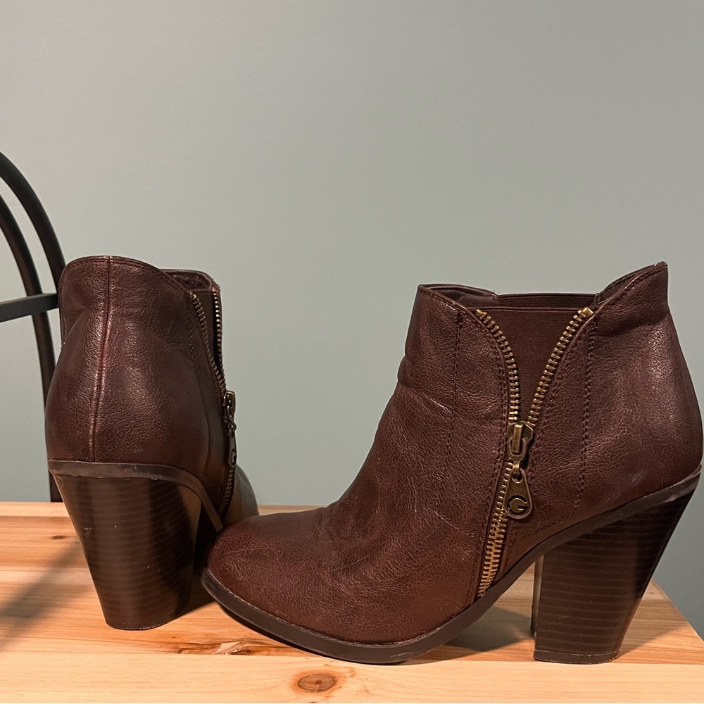 Guess heeled boots zipper accent size 8